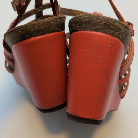 Sofft Strappy Coral Wedge Sandals w/ Gold Embellishments - Size 7.5 - Picture 4 of 6